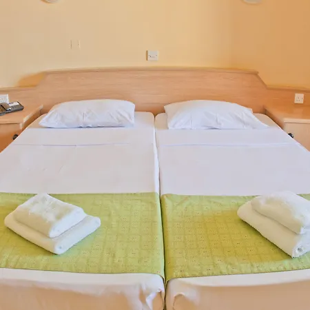 卢娜假日综合酒店 梅利哈