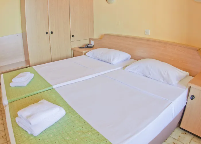 Luna Complex Aparthotel