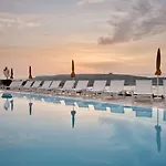 מלון דירות Luna Complex 3*