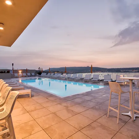 Luna Complex 3*