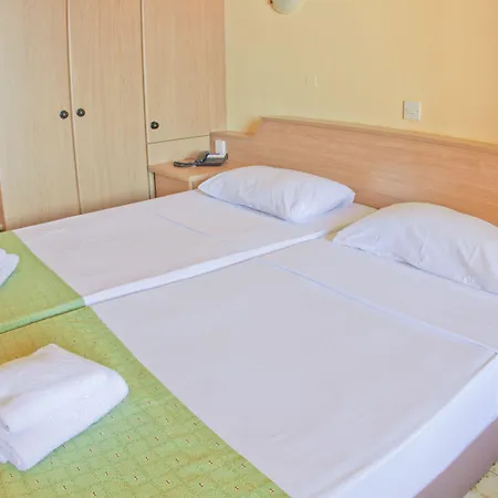 Luna Complex Aparthotel