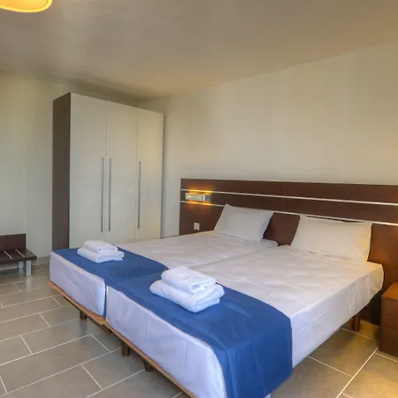 لونا هوليداي كومبليكس المليحة