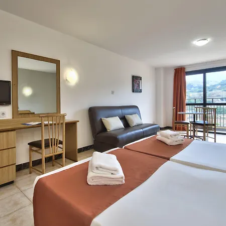 لونا هوليداي كومبليكس 3*