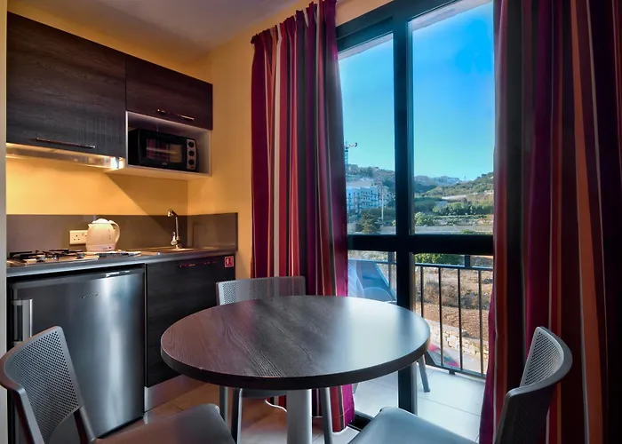 Luna Complex Aparthotel 3*