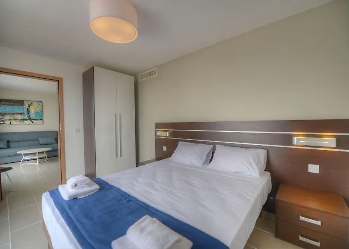 Luna Complex Aparthotel